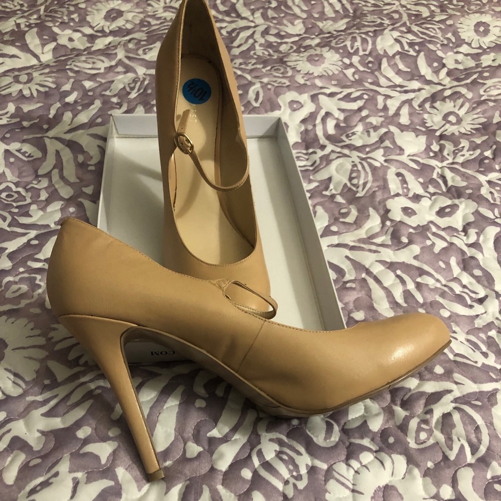 New -Nine west nude heels